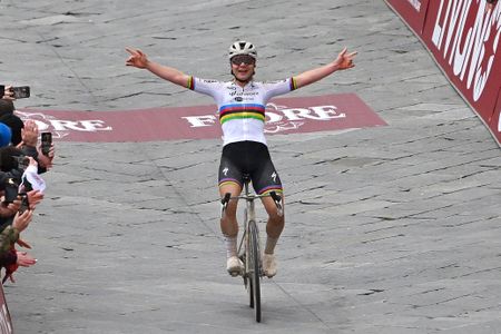 Lotte Kopecky wins Strade Bianche