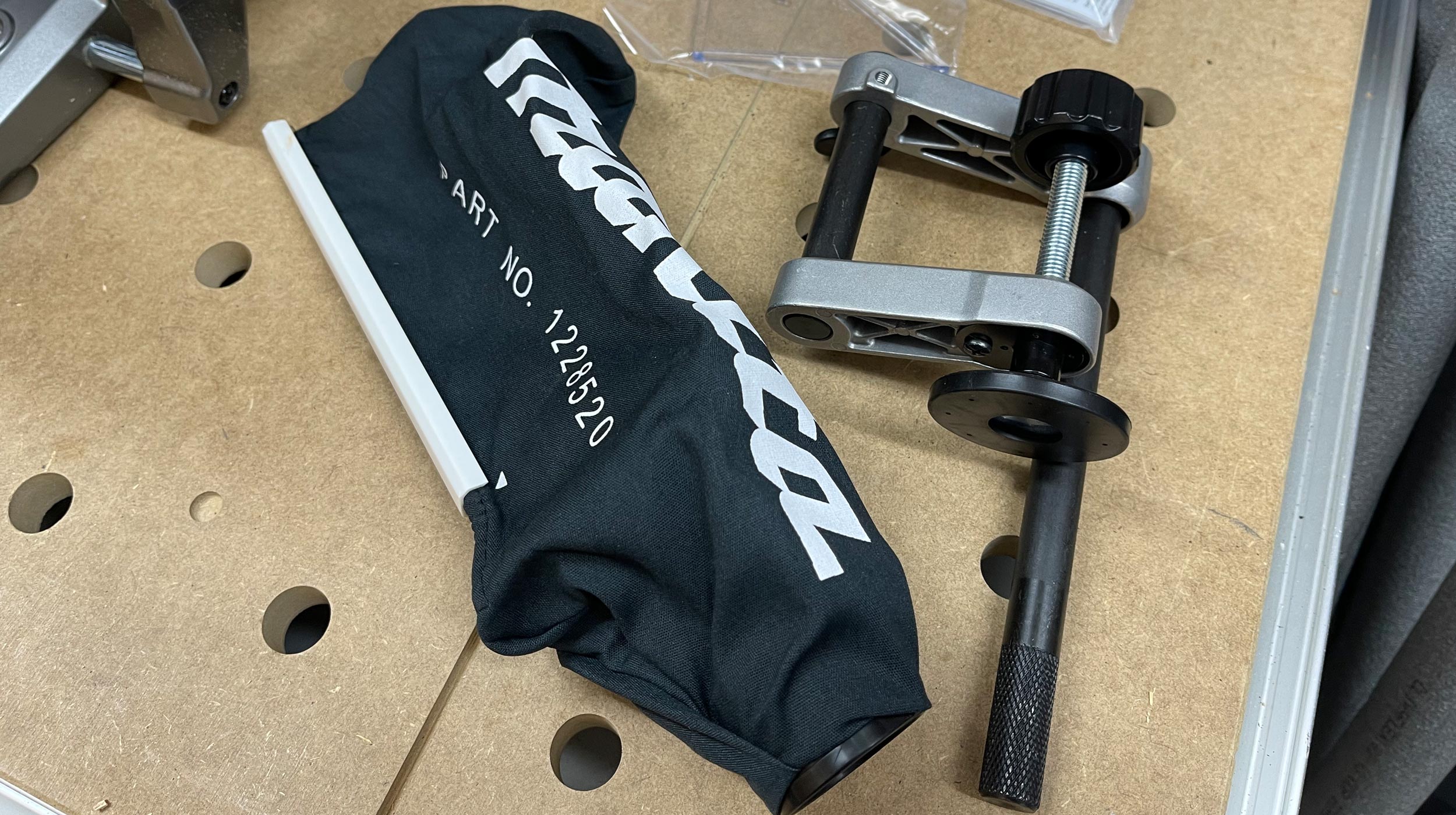 Makita brushless slide compound mitre saw dust bag and vertical vise