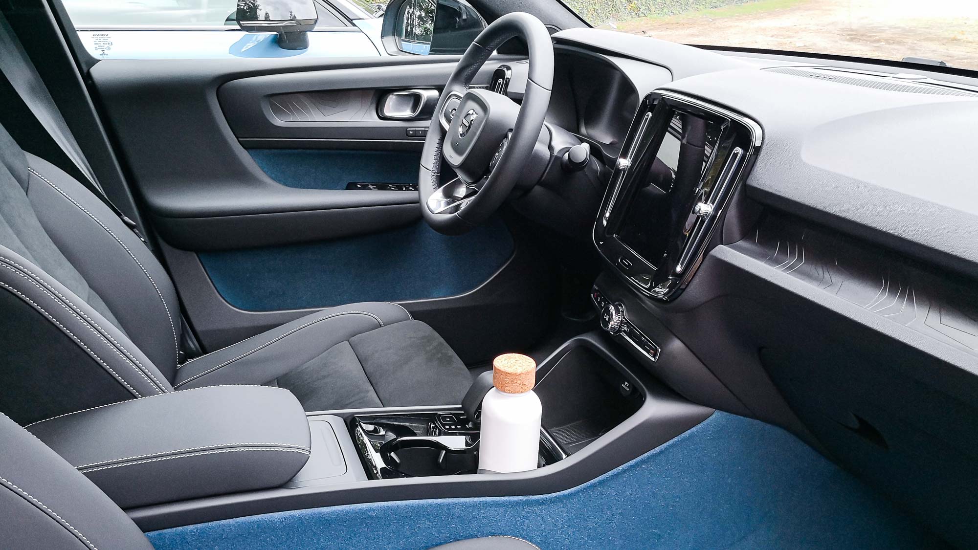 Volvo C40 Recharge front interior space