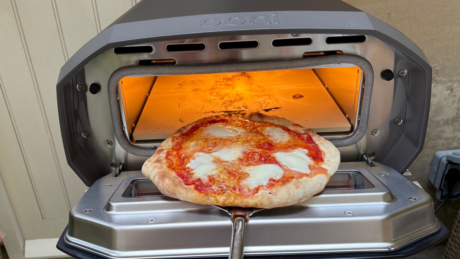Testing the Ooni Volt Pizza Oven