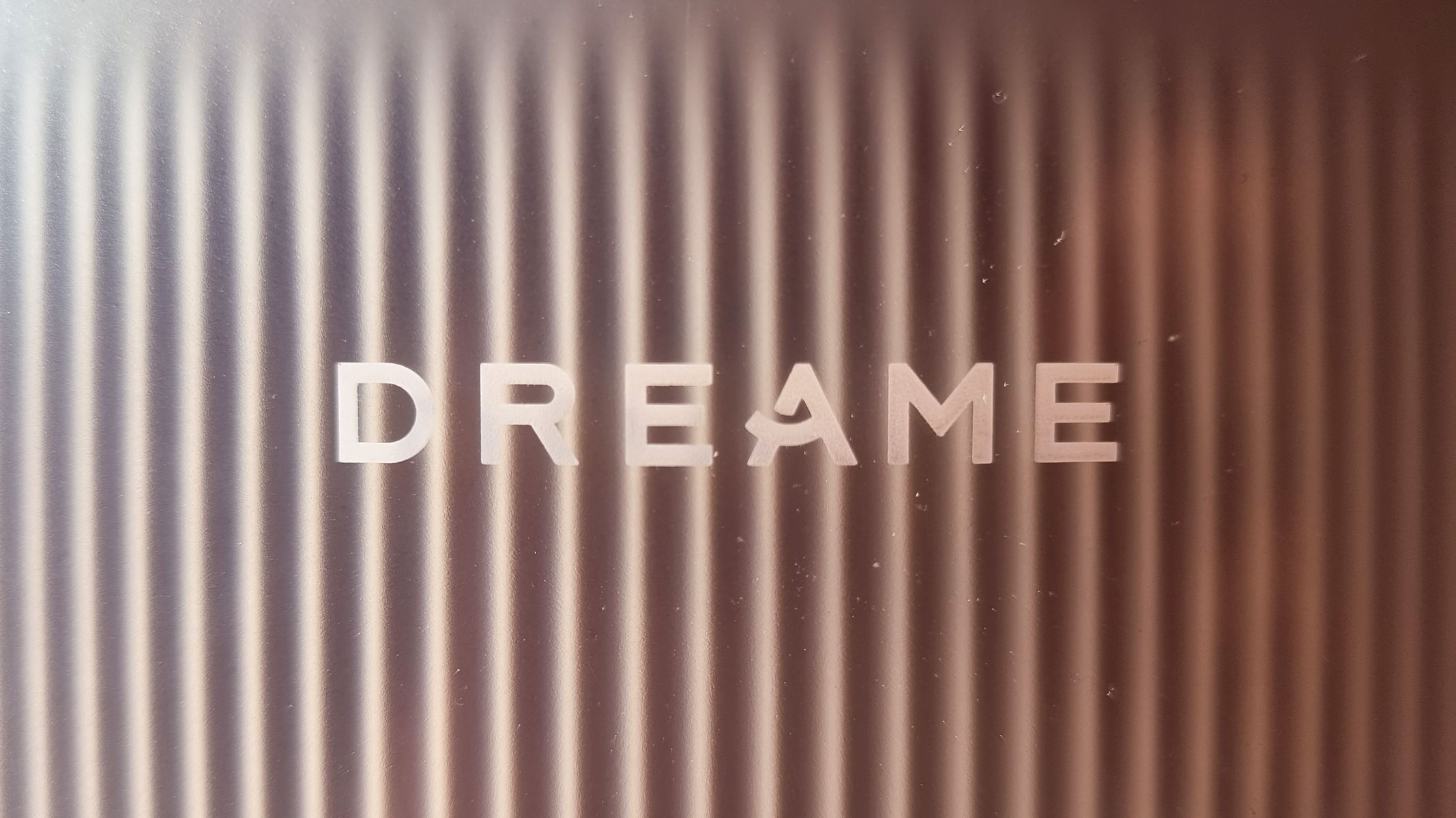 a close-up picture of the Dreame logo