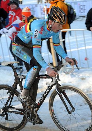 Sven Nys lost his gloves on the ice and had to ride bare-handed.