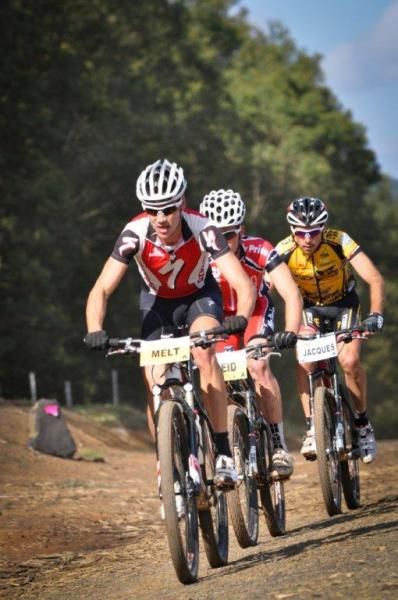 Melt Swanepoel leads the second chase group