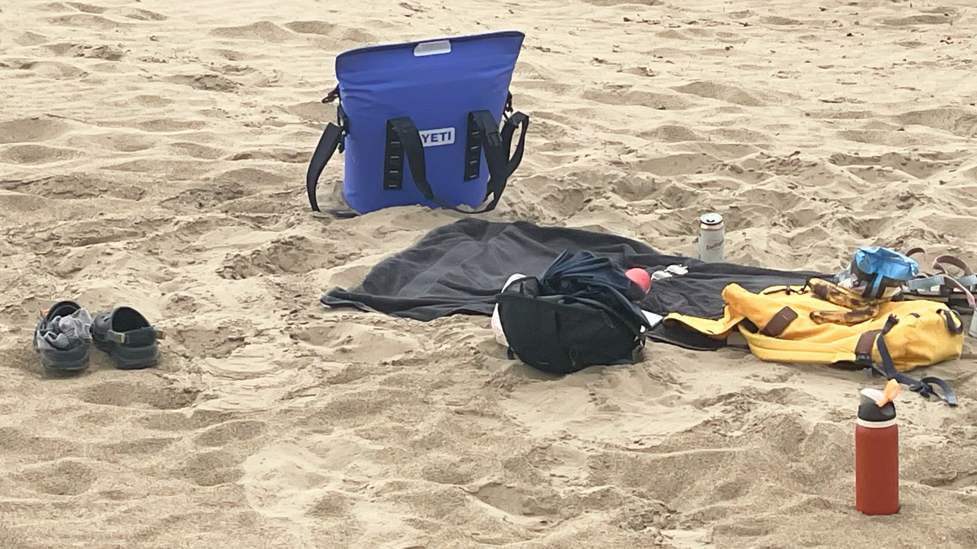 Yeti Hopper Soft Cooler bag on the beach