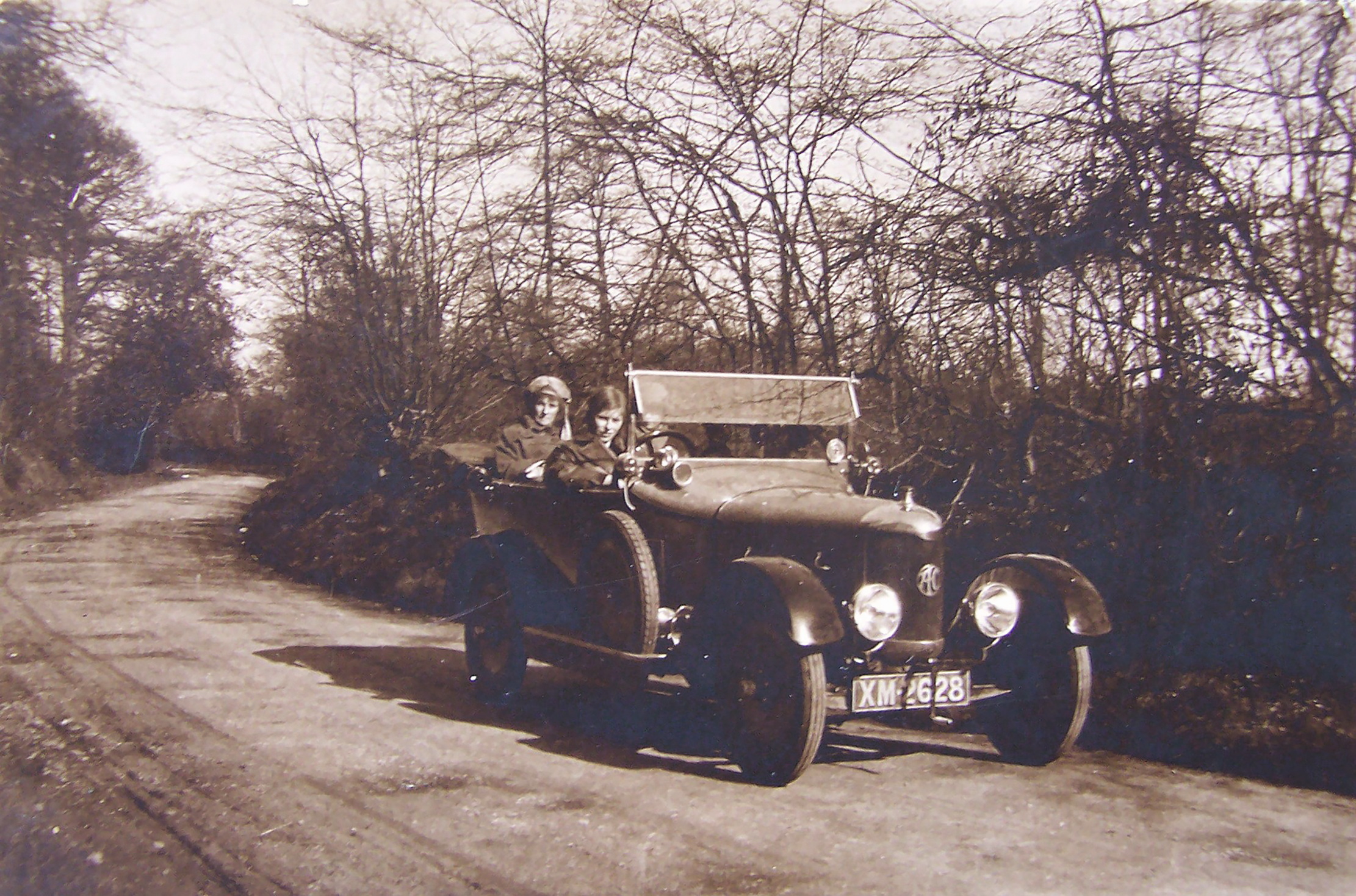 The artist at the wheel of her beloved A. C. &amp;lsquo;ACE&amp;rsquo; in 1925