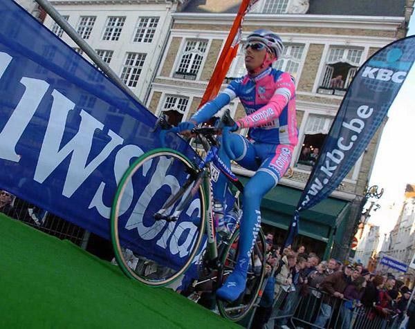 Ballan rolls through sign-in in Brugge