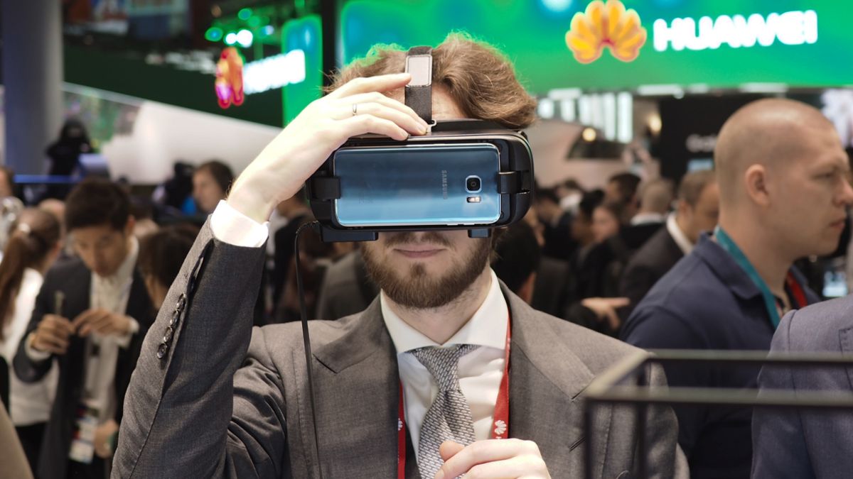 The best accessories from MWC 2017 to amp up your current smartphone