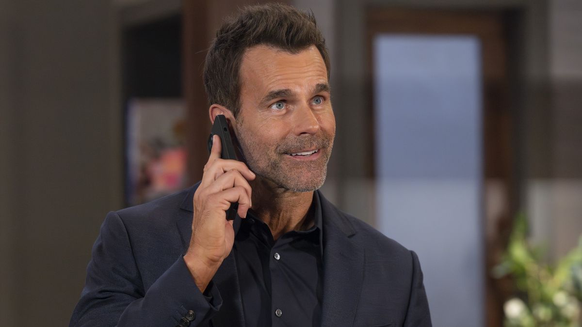 Cameron Mathison as Drew on the phone in General Hospital