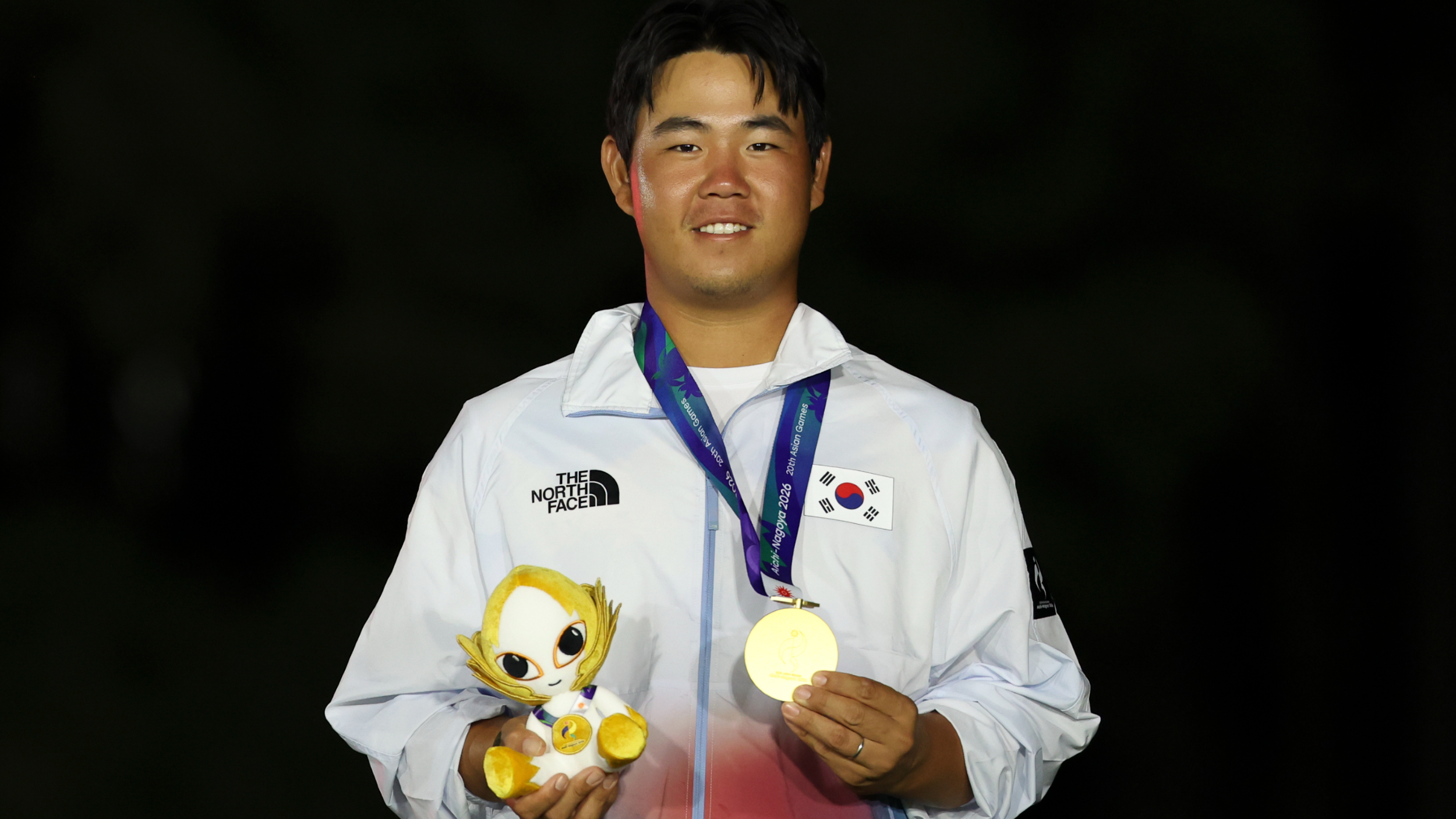 Tom Kim with the Asian Games gold medal