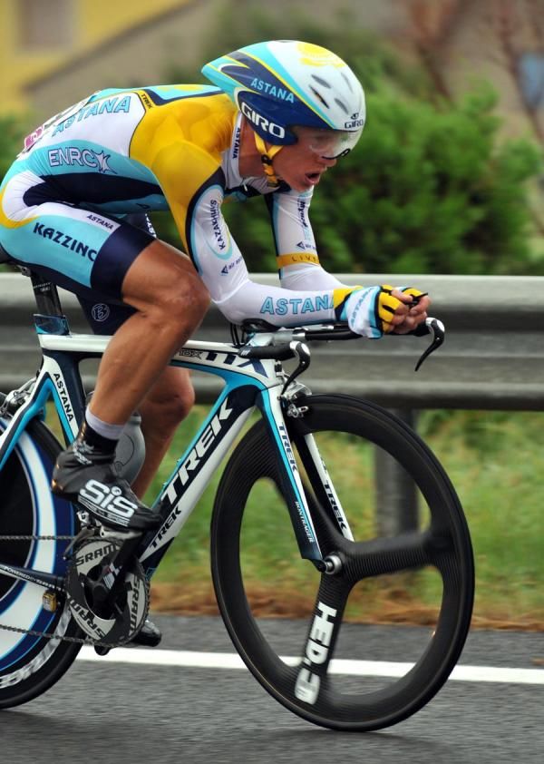 Alexander Vinokourov (Astana) was fast at the first check.