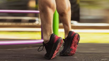 A man with muscular legs does calf raises