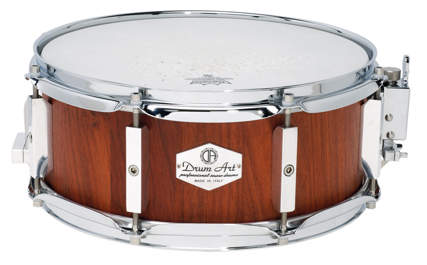 The aluminium lugs are machined in-house, as are the tension rods and snare straining mechanism