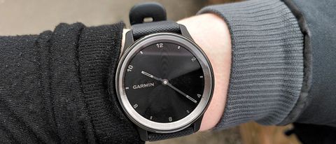 Garmin Vivomove Trend watch on woman's wrist