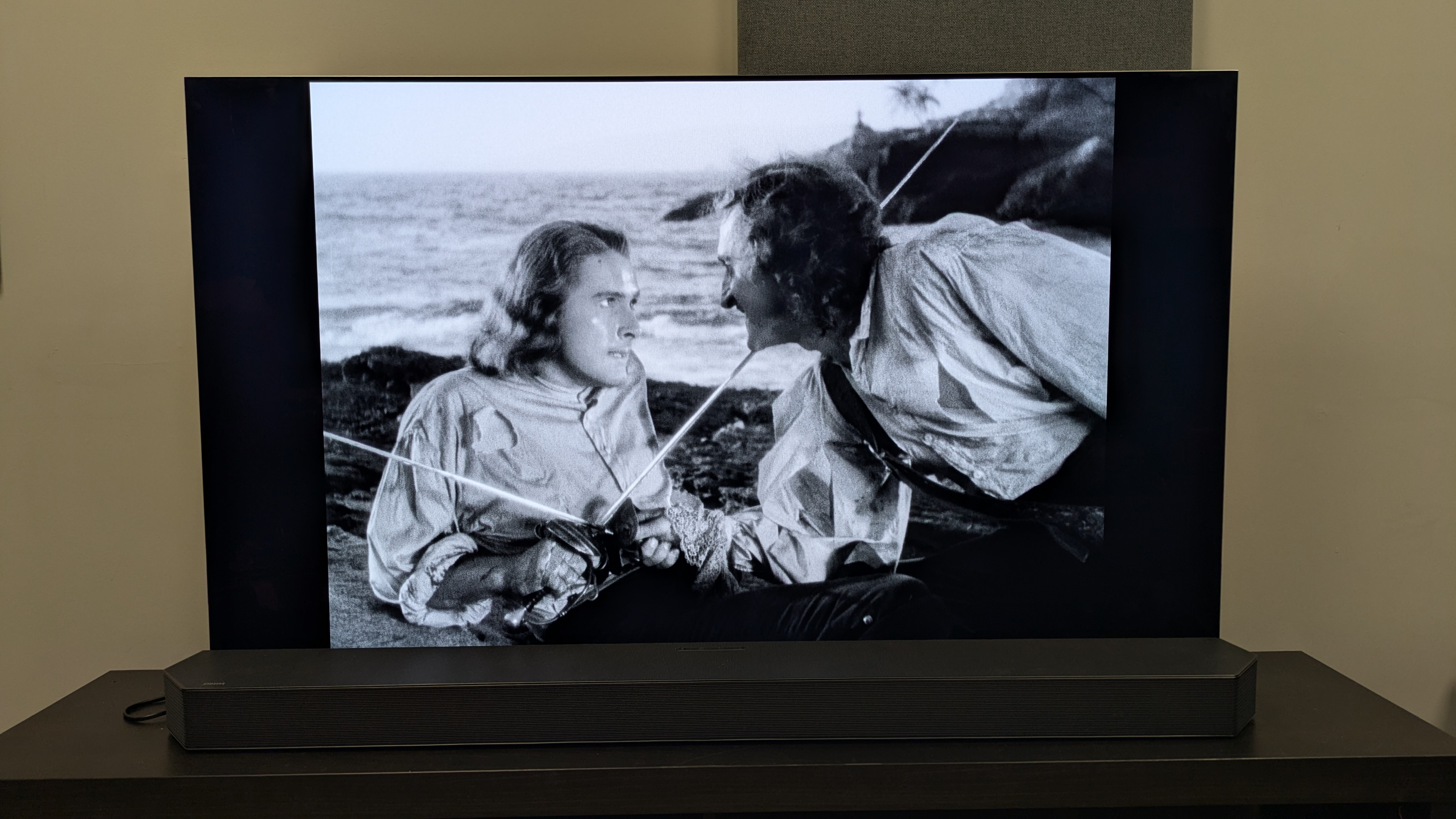 Captain Blood 4K Blu-ray on LG G5, showing Captain Blood and Levasseur in a swordfight 