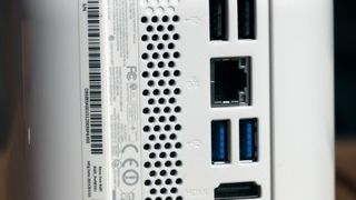 Acer Revo One RL85 ports