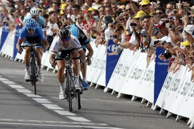 Mark Cavendish (Omega Pharma Quick Step) sprints toward victory