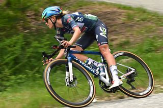 'I was hanging over the barrier' – Memories of Giro d'Italia crash take toll on Urška Žigart in opening stage of Tour de Suisse Women