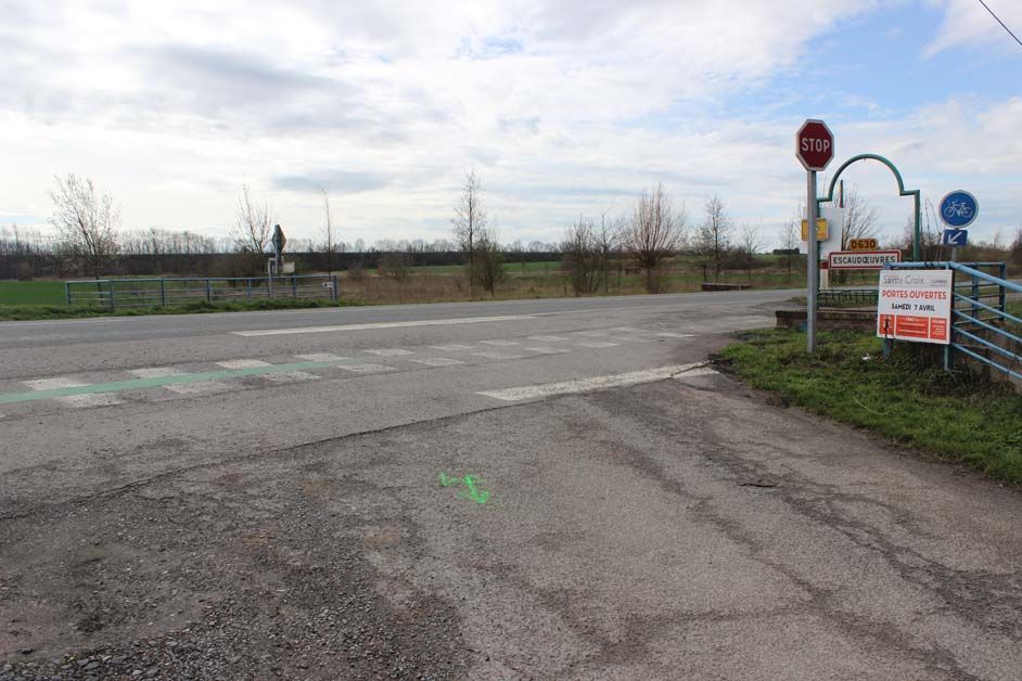 The entrance to the opening sector of cobbles from Escaudoevres to Thun, a tight left-hand turn