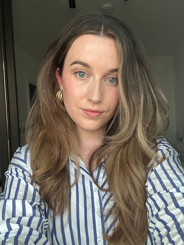 Deputy beauty editor Grace Lindsay testing the Shark Flexstyle