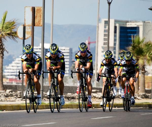 The Nippo team heads out for the team time trial