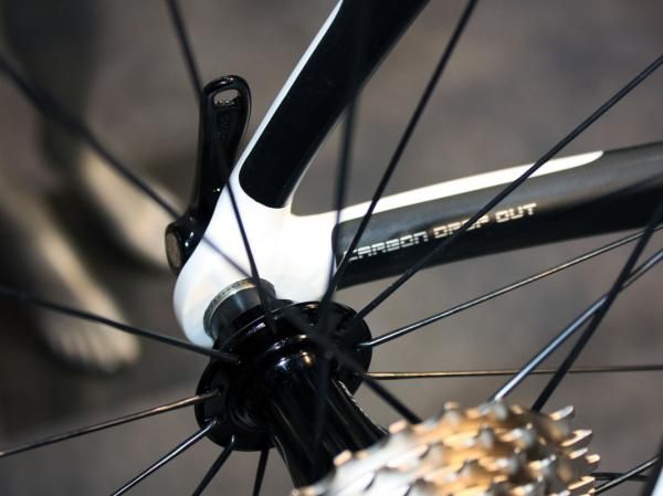 The new KOM Evo is built with carbon fibre dropouts.