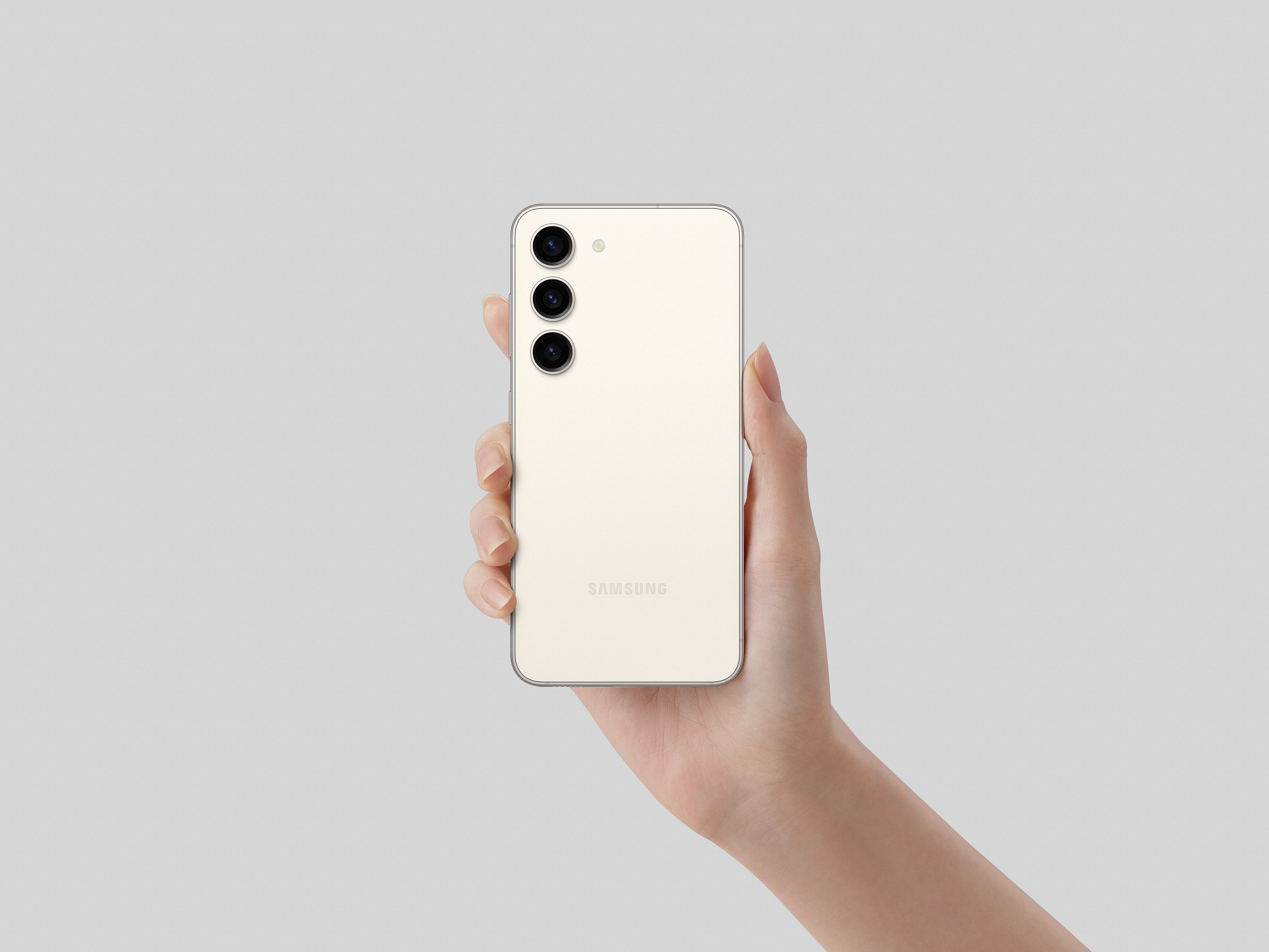 Samsung Galaxy S23 in de crèmekleur