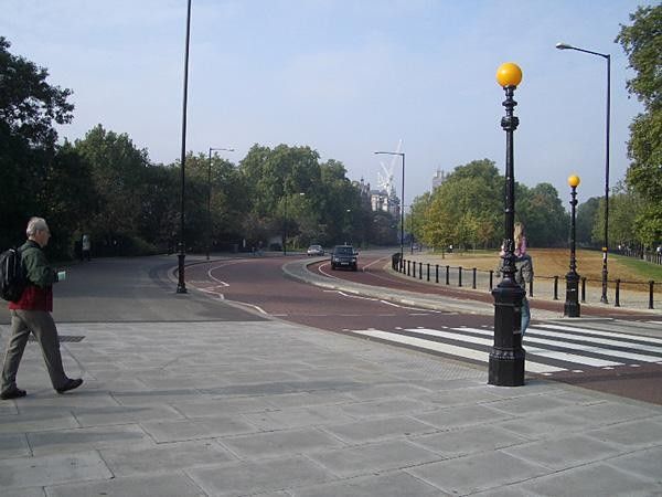 The South Carriage Drive, a long straight ride between Hyde Park and Knightsbridge