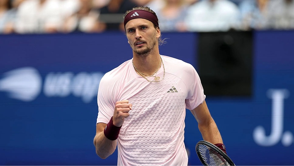 Alexander Zverev clenches his fist as he leads the US Open 2026 men's final