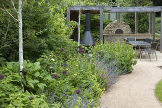 how to plan a modern garden outdoor kitchen