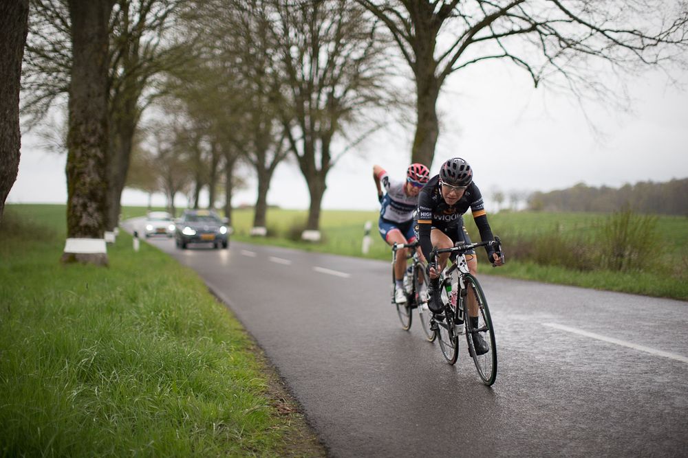 Carmen Small (USA) of Cerv&eacute;lo-Bigla Cycling Team follows Giorgia Bronzini of Wiggle Hi5 Cycling Team in the breakawa