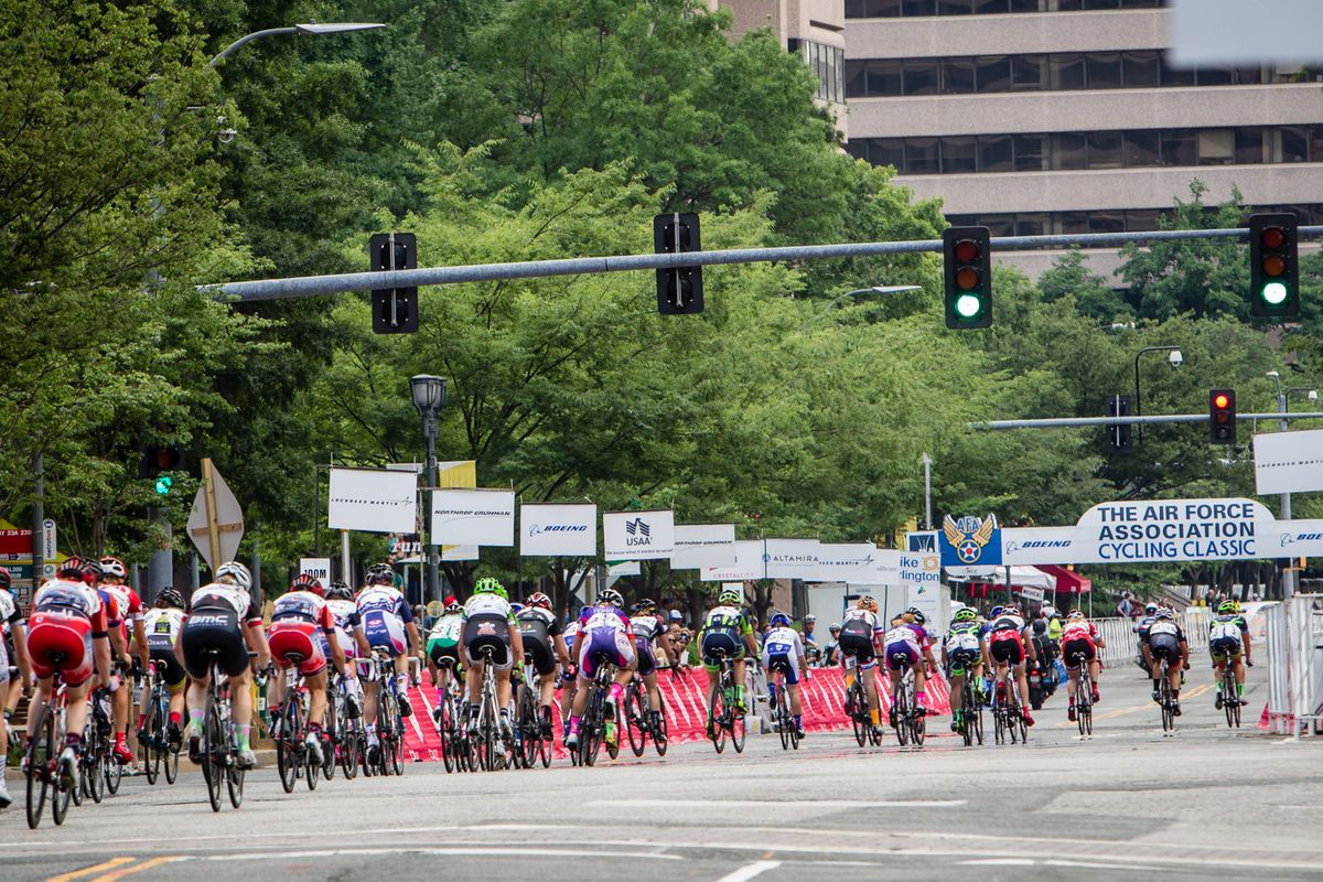 The women&rsquo;s field gets strung out with 10 laps left