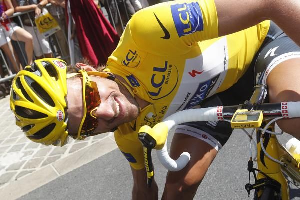 Fabian Cancellara tightens his shoes for the Tour's fifth stage.