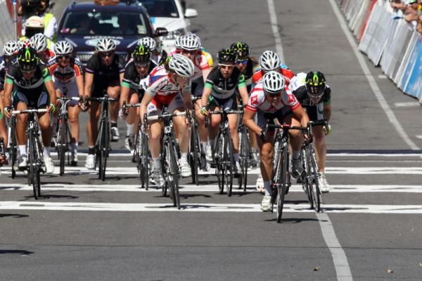 The Specialized SA women had to work hard, they made the race aggressive...Chloe Hosking attacks