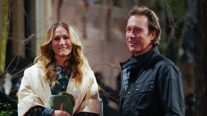 Sarah Jessica Parker teases Aidan and Carrie's romance with hot kissing scene