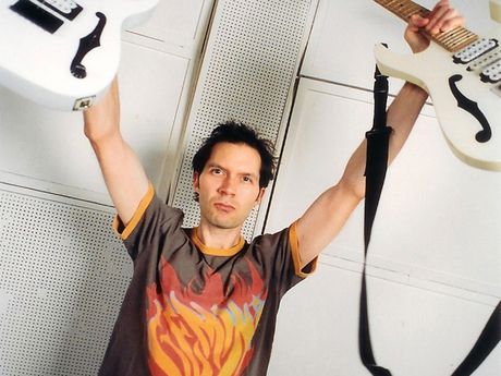 paul gilbert 3 string guitar