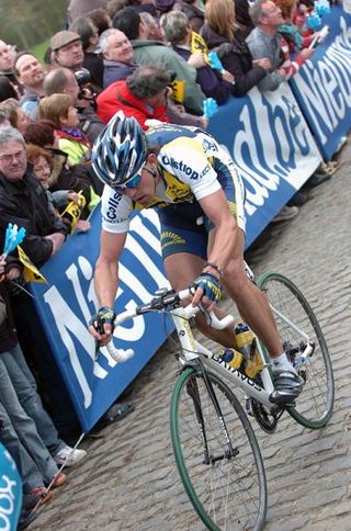 Wim De Vocht (Vacansoleil Pro Cycling Team) on the Molenberg during the 2009 Ronde van Vlaanderen.