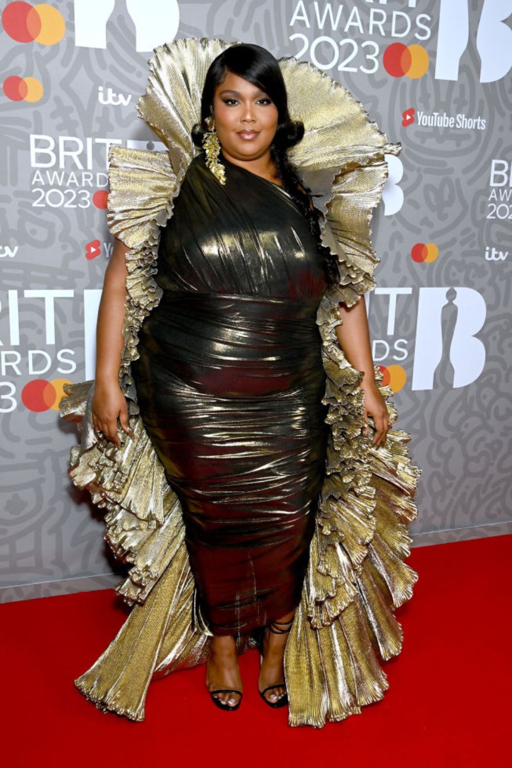 lizzo brit awards red carpet
