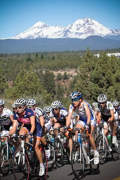 The women's field climbs.