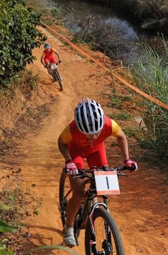 Chengyuan Ren (China) leads compatriot Qinglan Shi early in the women's cross country.