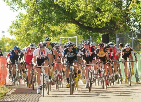 Elite men's start on pavement