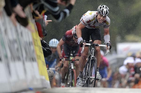 Kirchen put in a massive effort to pass Evans.