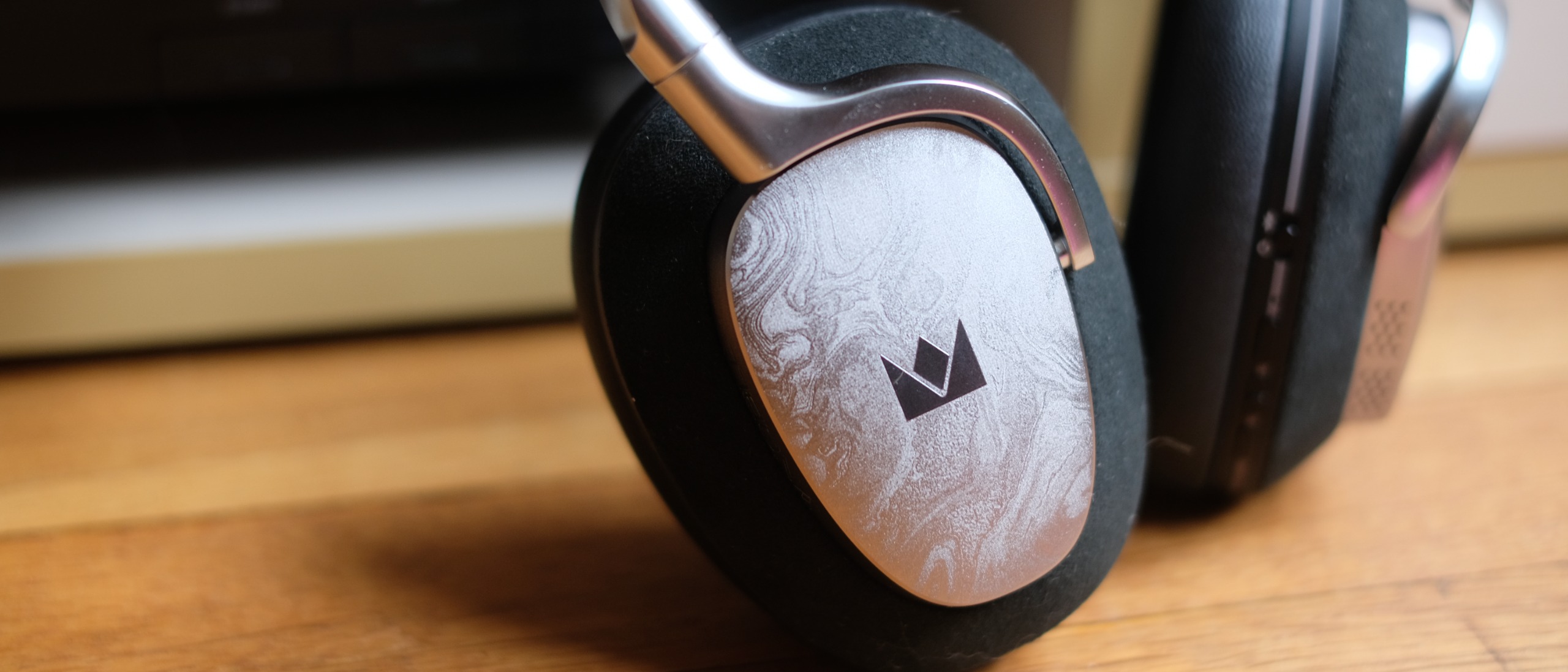 Close-up image of Noble FoKus Artemis headphone