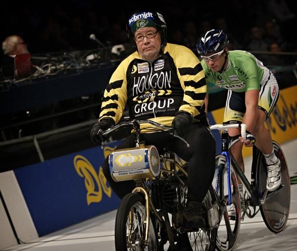 Barry Markus rides in the derny race
