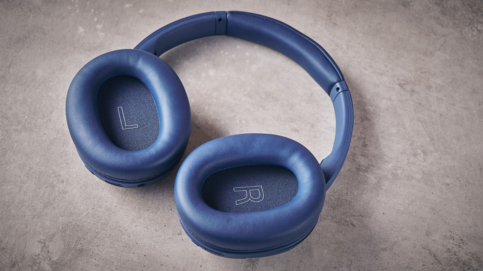 Left and right earcups on the Sony WH-CH730N
