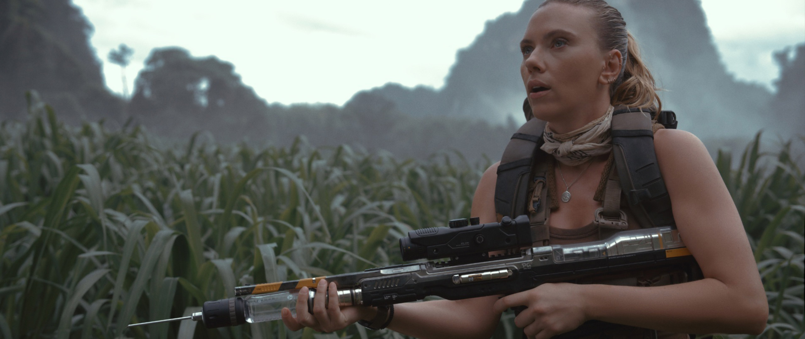 Scarlett Johansson&#039;s Zora holding a tranquilizer rifle in Jurassic World Rebirth