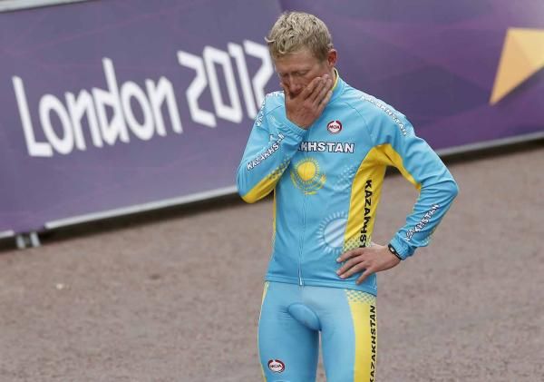 Alexandre Vinokourov (Kazakhstan) can scarcely believe what he was accomplished.