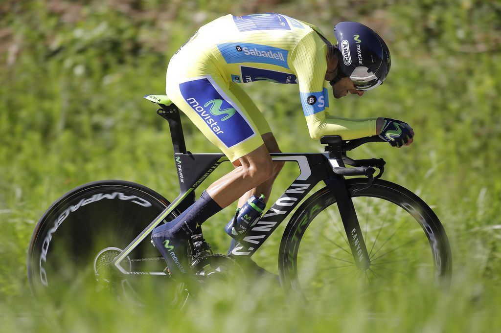 Race leader Alejandro Valverde out on course