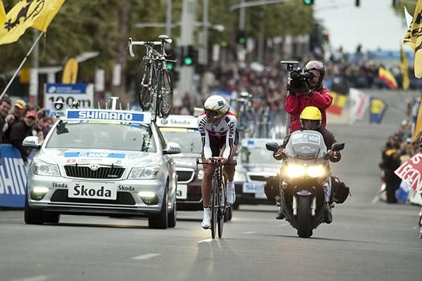 Fabian Cancellara (Switzerland) glances to his right to check the times in the home straight: there are no race radios during the championships.
