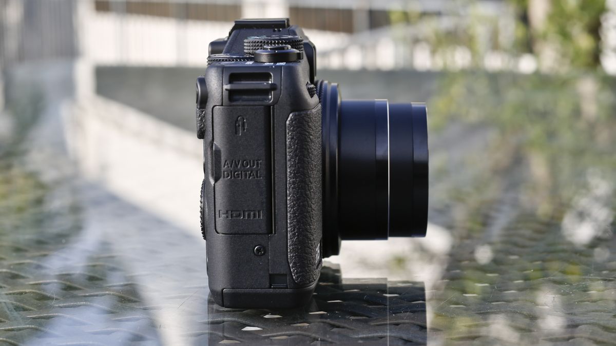 Build quality and handling Canon G15 review Page 2 TechRadar