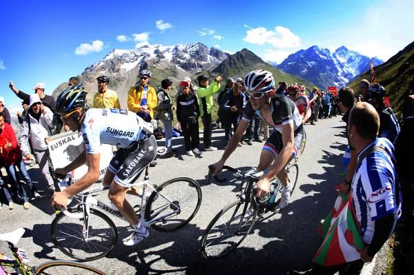 Frank Schleck follows Alberto Contador on the climb